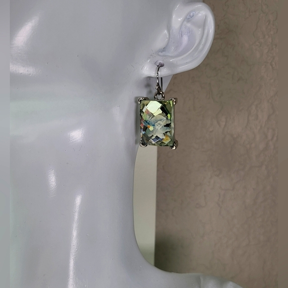 CATO Light Green Hidden Flower Necklace and Matching Earrings / Pierced - Picture 5 of 8